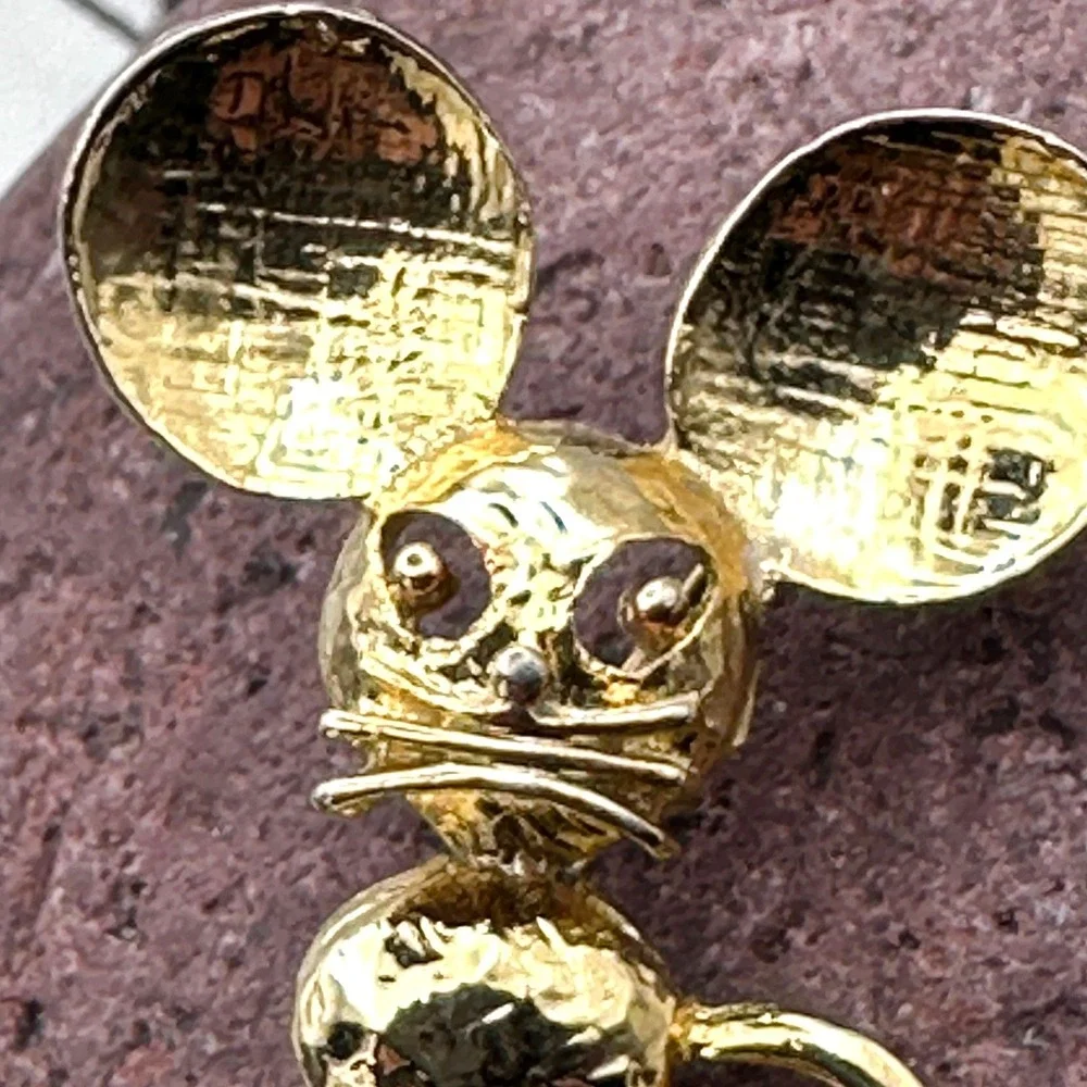 Vintage Gold Tone Mouse Brooch Curled Tail 1.25